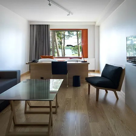Hanasaari Szálloda 4*